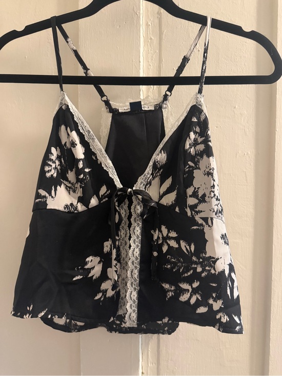 American Eagle Outfitters Tops - American Eagle Outfitters Black and White Floral Lace-Trim Cami Top